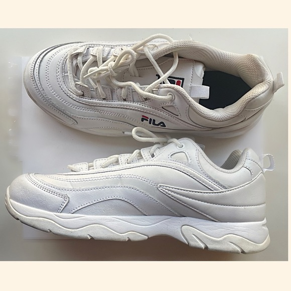 Fila Shoes - FILA Women’s Disarray White Tennis Sneakers Shoes
Size US 10